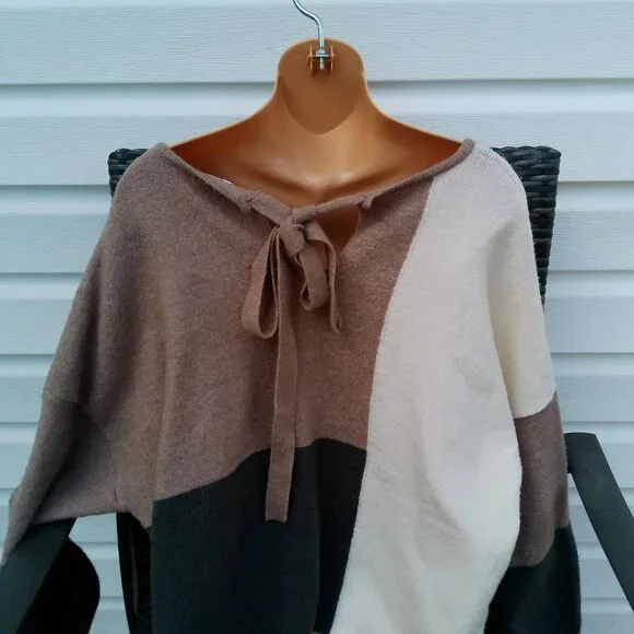 BLUE PEPPER SWEATER SIZE SM-MED - Picture 3 of 5